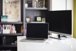 Photo Laptop and books